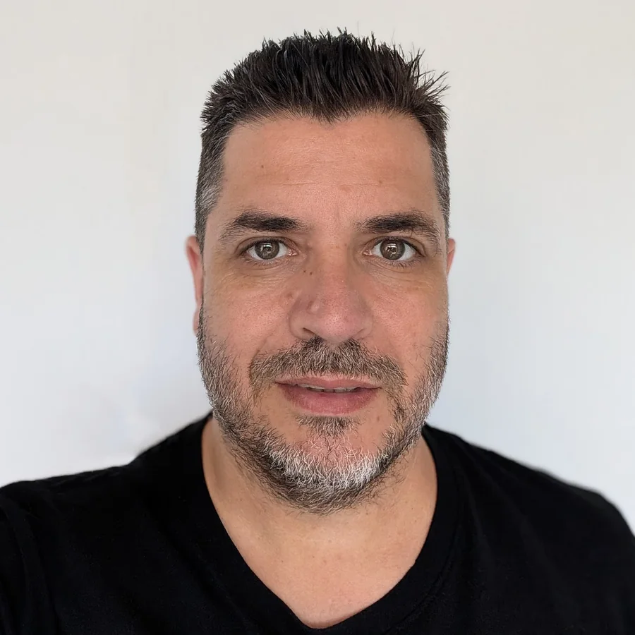 Portrait de Stéphane Delgado, consultant SEO et GEO, créateur de la méthode Passeport vers la Citation.